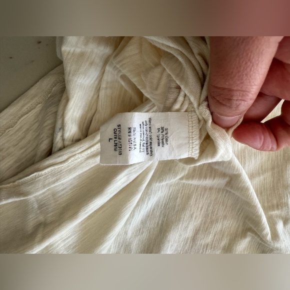 Le Lis Lips Crop Tee Shirt - Picture 4 of 6